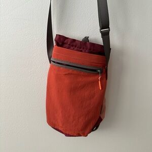 Lululemon bottle bag